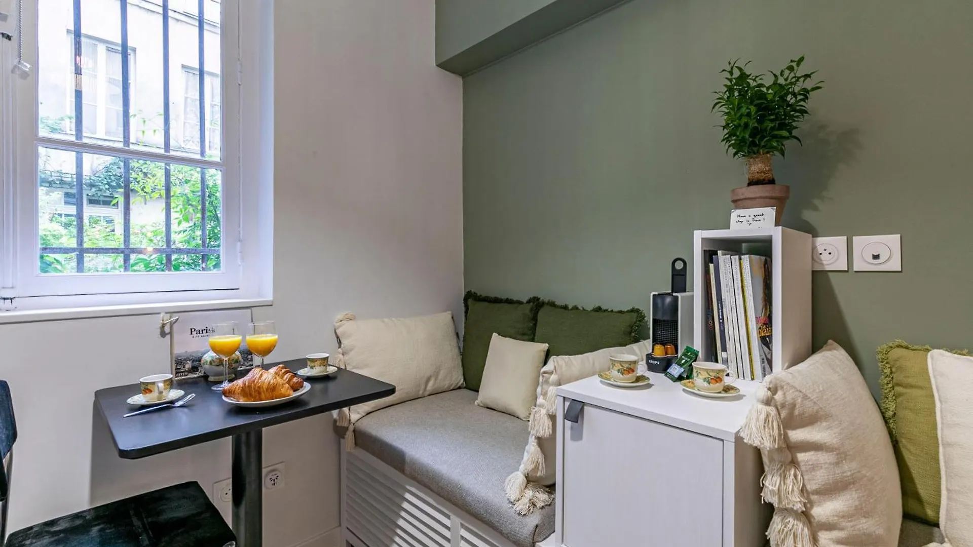 Apartment Design And Quiet Studio On Wooded Courtyard ! Paris