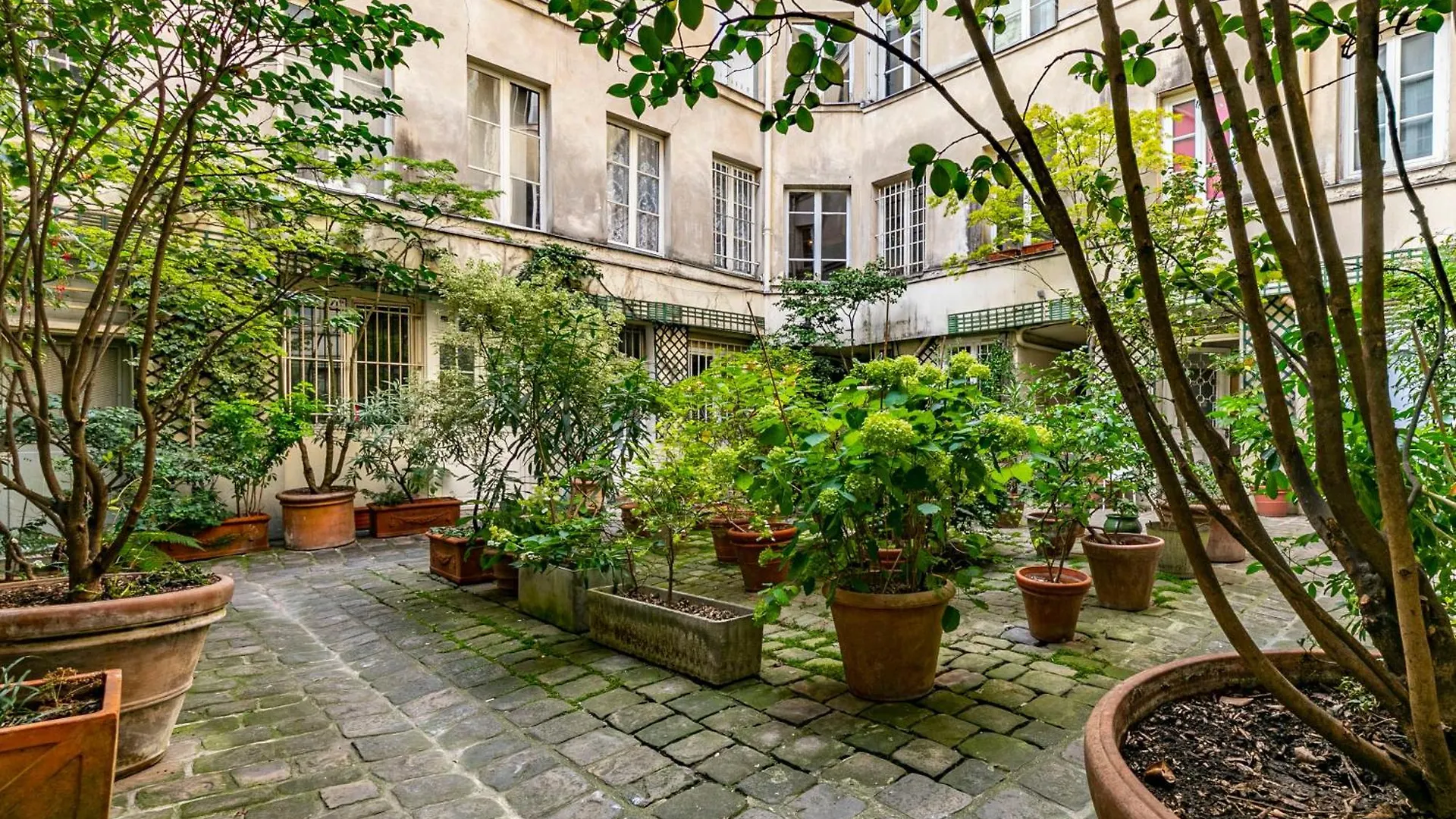 Apartment Design And Quiet Studio On Wooded Courtyard ! Paris